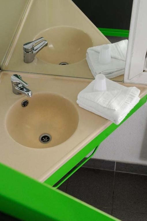 Lemon Hotel *